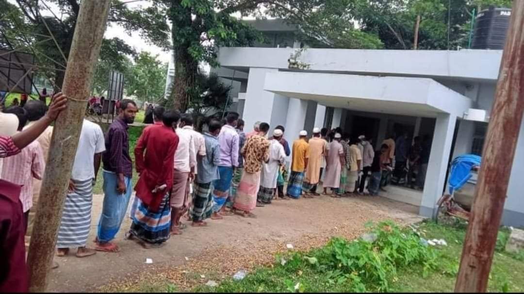 লাখাইয়ে কোভিড-১৯ টিকা গ্রহীতাদের উপছেপড়া ভীড়, একদিনে ২১৮৫ জনকে টিকা প্রদান লাখাইয়ে কোভিড-১৯ টিকা গ্রহীতাদের উপছেপড়া ভীড়, একদিনে ২১৮৫ জনকে টিকা প্রদান
