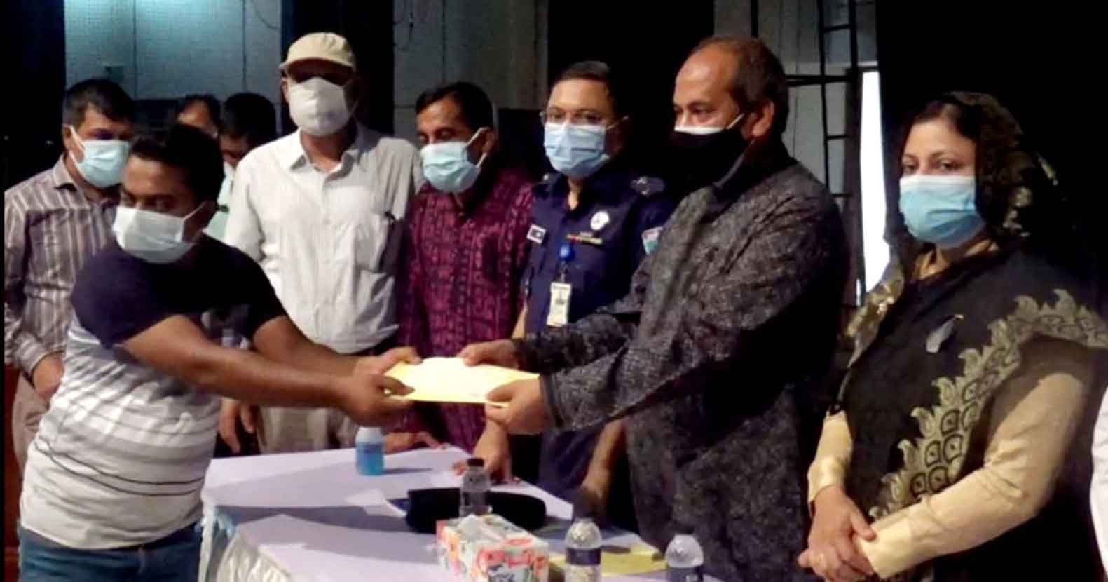 হবিগঞ্জে ৩১ সাংবাদিককে প্রধানমন্ত্রীর আর্থিক সহায়তা প্রদান হবিগঞ্জে ৩১ সাংবাদিককে প্রধানমন্ত্রীর আর্থিক সহায়তা প্রদান