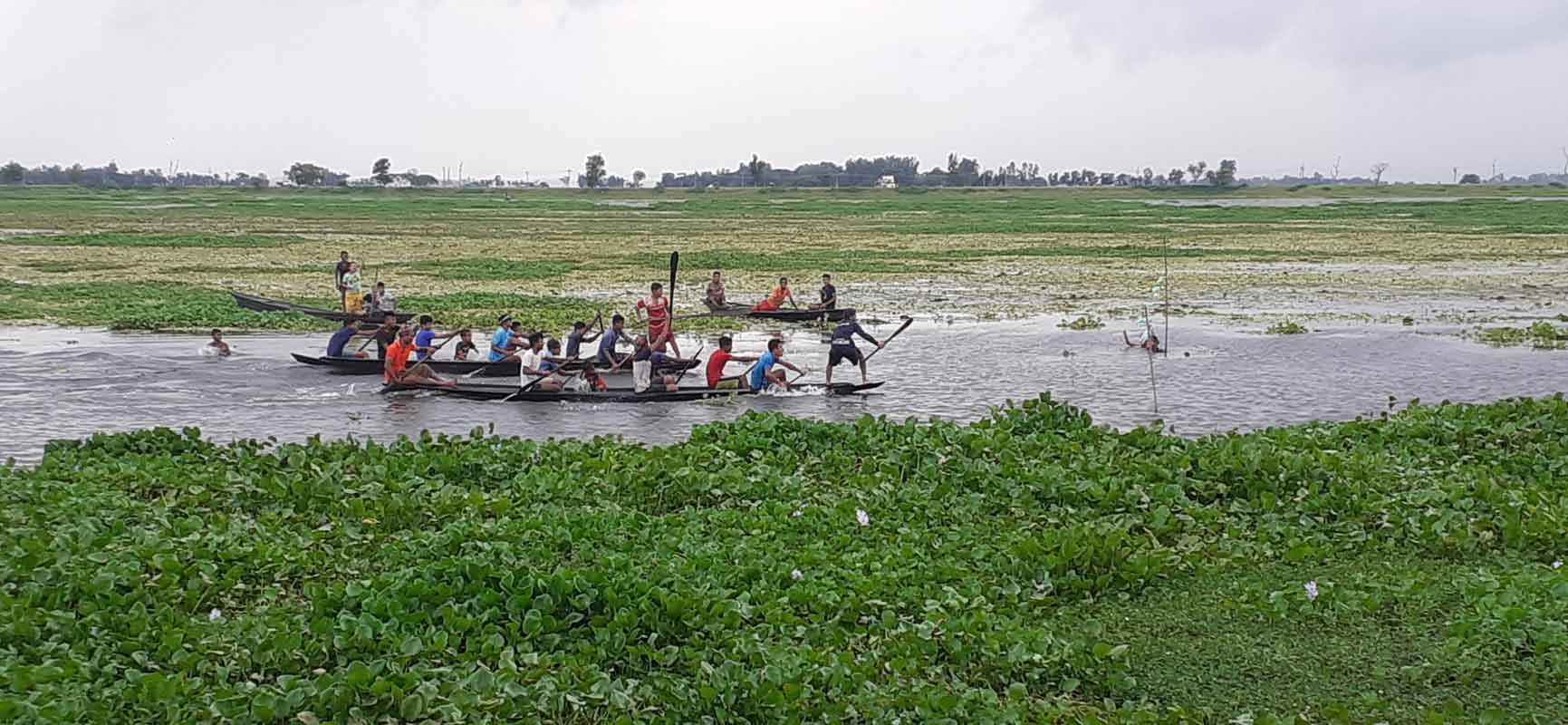 আতুকুড়া গ্রামের ডিঙ্গি নৌকা বাইচ প্রতিযোগিতা অনুষ্ঠিত ডেঙ্গি নৌকা বাইচ প্রতিযোগিতা\