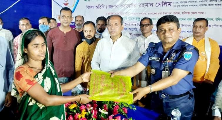 হবিগঞ্জে ত্রিনয়নী সংঘের উদ্ধোগে বস্ত্র বিতরণ হবিগঞ্জে ত্রিনয়নী সংঘের উদ্ধোগে বস্ত্র বিতরণ