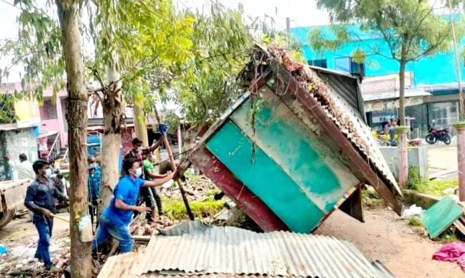 মাধবপুরে মহাসড়কের উপর নির্মিত দোকানপাট উচ্ছেদ মাধবপুরে মহাসড়কের উপর নির্মিত দোকানপাট উচ্ছেদ