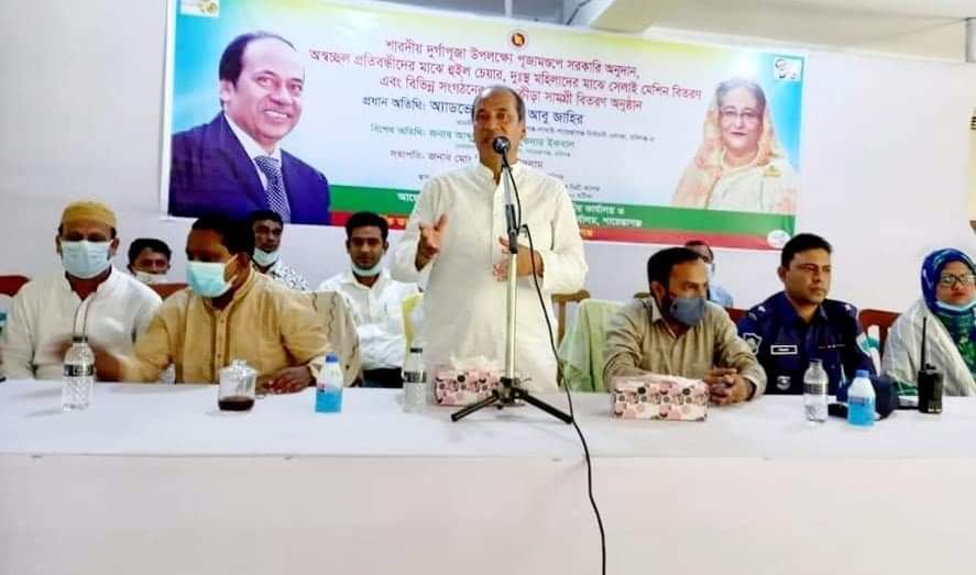 শায়েস্তাগঞ্জে হুইল চেয়ার ও আর্থিক অনুদান বিতরণ