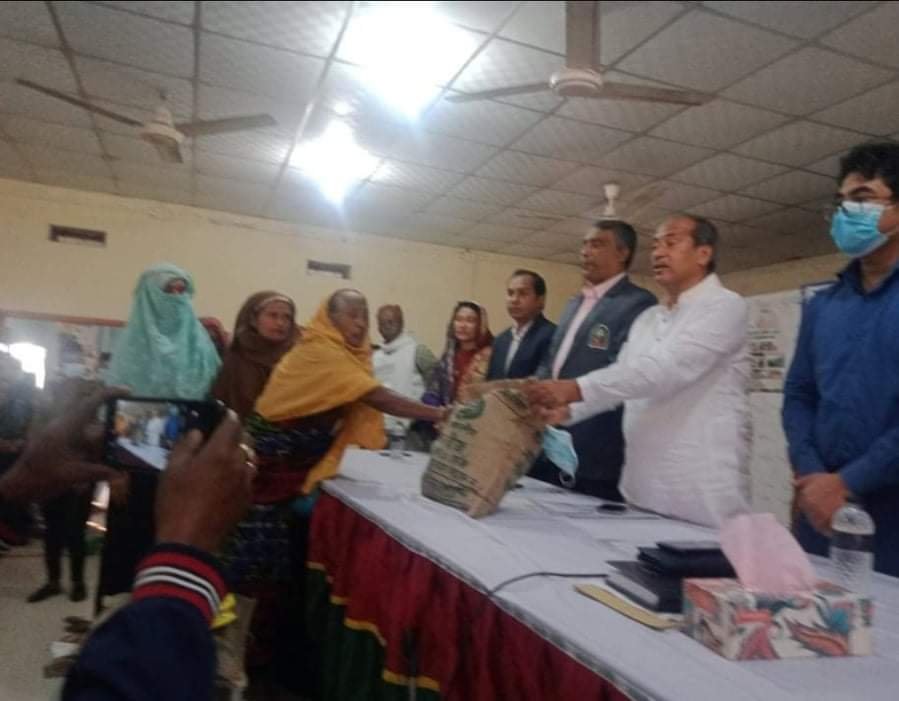 লাখাইয়ে ৪৩৫০ কৃষান কৃষানীরা পেল বিনামূল্যে সার, বীজ লাখাইয়ে ৪৩৫০ কৃষান কৃষানীরা পেল বিনামূল্যে সার, বীজ