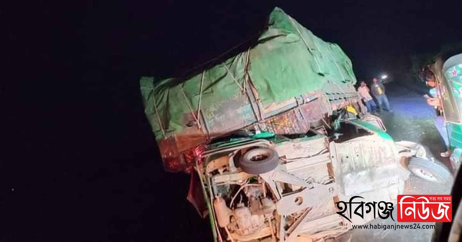 কালাডোবায় দাঁড়িয়ে থাকা ট্রাকে অটোরিকশার ধাক্কা, শিশু নিহত কালাডোবায় দাঁড়িয়ে থাকা ট্রাকে অটোরিকশার ধাক্কা