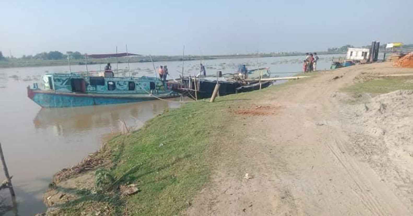 কুশিয়ারা ও কালনী নদী থেকে অবৈধভাবে বালু উত্তোলন, ভাঙ্গনের মুখে নদী ও ফসলী জমি কুশিয়ারা ও কালনী নদী থেকে অবৈধভাবে বালু উত্তোলন