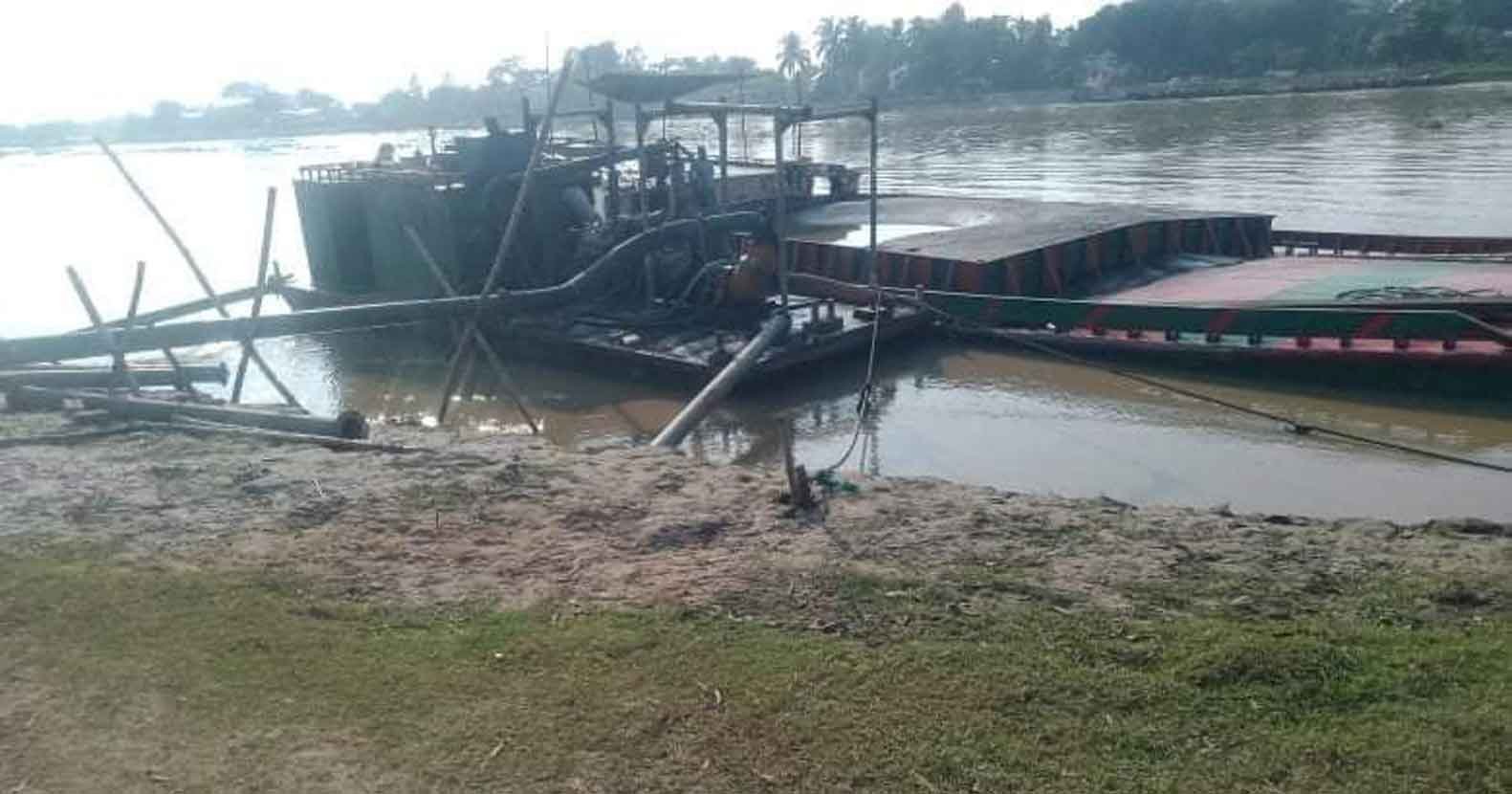 কুশিয়ারা ও কালনী নদী থেকে অবৈধভাবে বালু উত্তোলন, ভাঙ্গনের মুখে নদী ও ফসলী জমি কুশিয়ারা ও কালনী নদী থেকে অবৈধভাবে বালু উত্তোলন