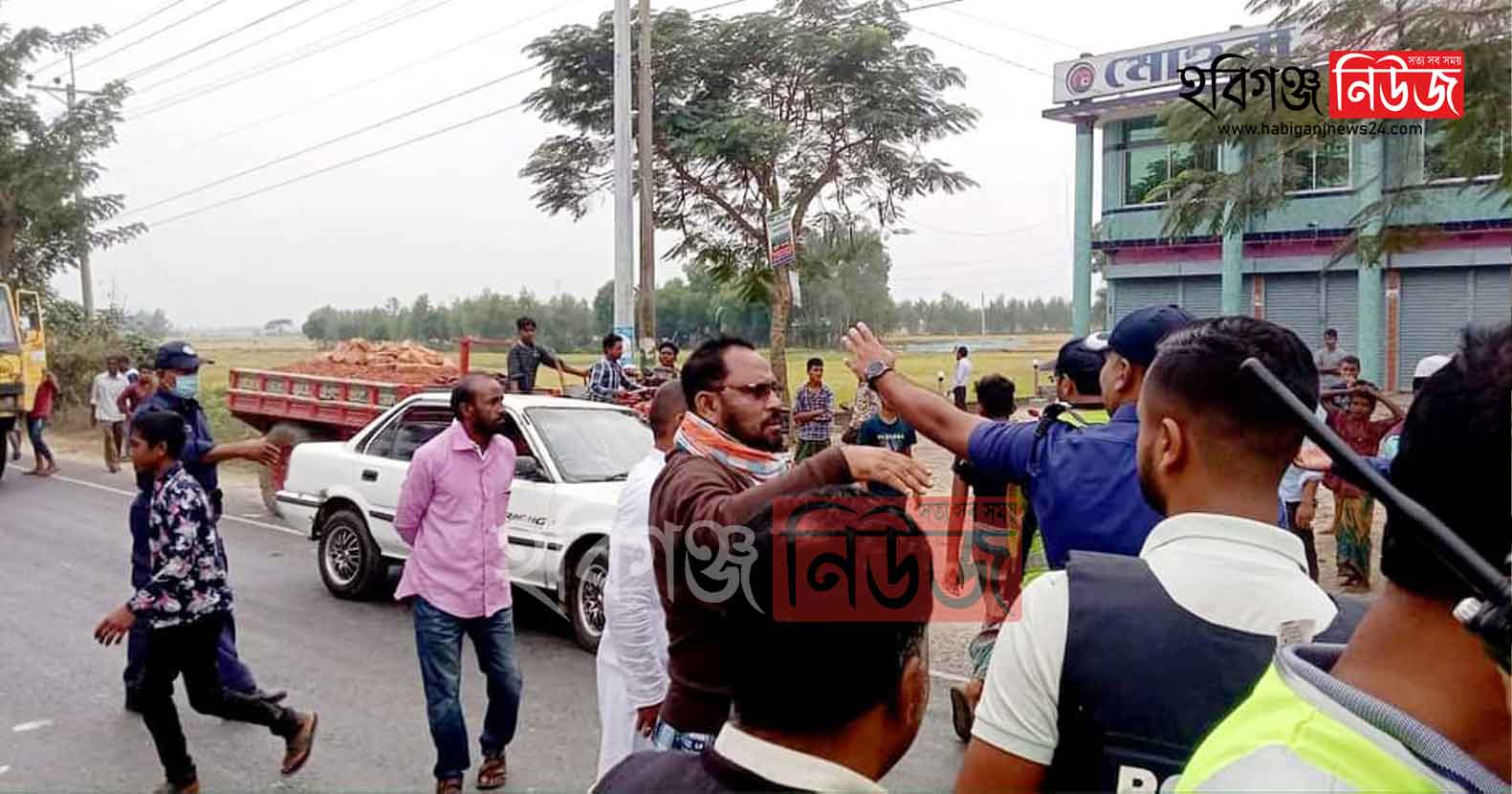 বাহুবলে শিক্ষার্থীদের ঢাকা-সিলেট মহাসড়ক অবরোধ বাহুবলে শিক্ষার্থীদের ঢাকা-সিলেট মহাসড়ক অবরোধ