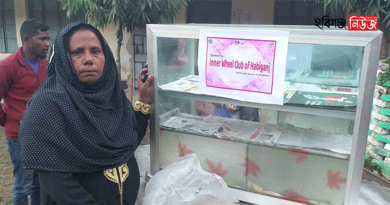 হবিগঞ্জে অসহায় নারীকে পিঠার বক্স উপহার হবিগঞ্জে অসহায় নারীকে পিঠার বক্স উপহার