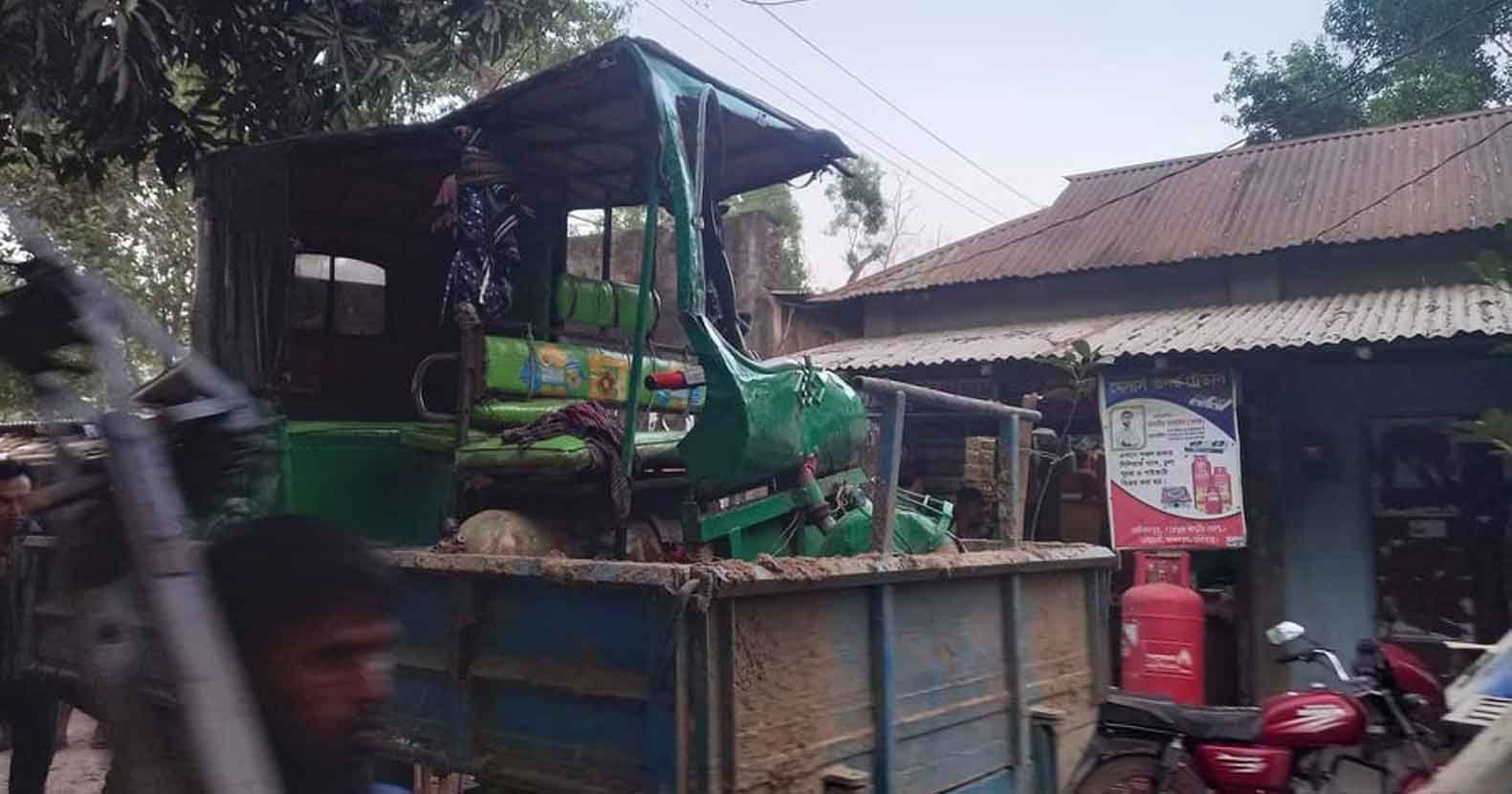 মাধবপুরে ট্রাক্টর-অটোরিকশা সংঘর্ষে নিহত ১ মাধবপুরে ট্রাক্টর-অটোরিকশা সংঘর্ষে নিহত ১