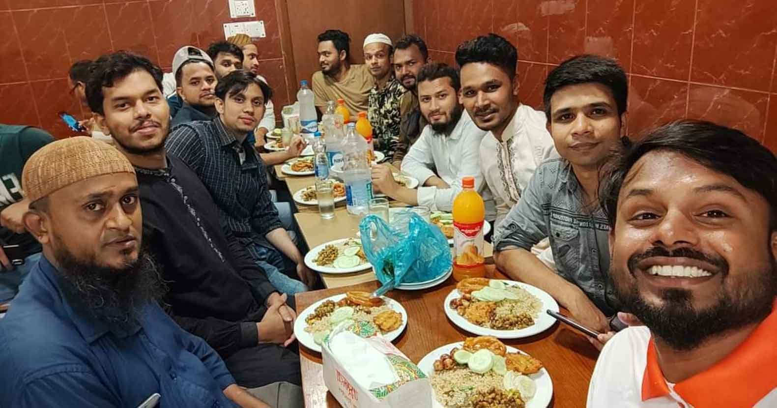 হবিগঞ্জ পলিটেকনিক ২০১১-১২ সেশনের ইফতার মাহফিল অনুষ্ঠিত হবিগঞ্জ পলিটেকনিক ২০১১-১২ সেশনের ইফতার মাহফিল অনুষ্ঠিত