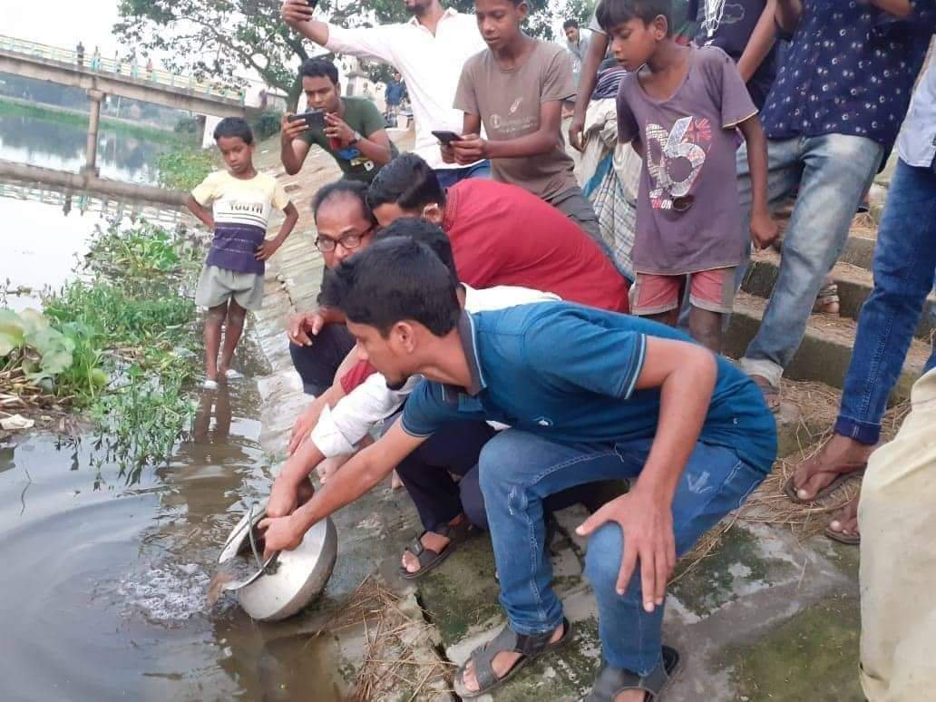 বানিয়াচংয়ে দেশীয় মাছের পোনা উদ্ধার ও অবমুক্ত বানিয়াচংয়ে দেশীয় মাছের পোনা উদ্ধার ও অবমুক্ত