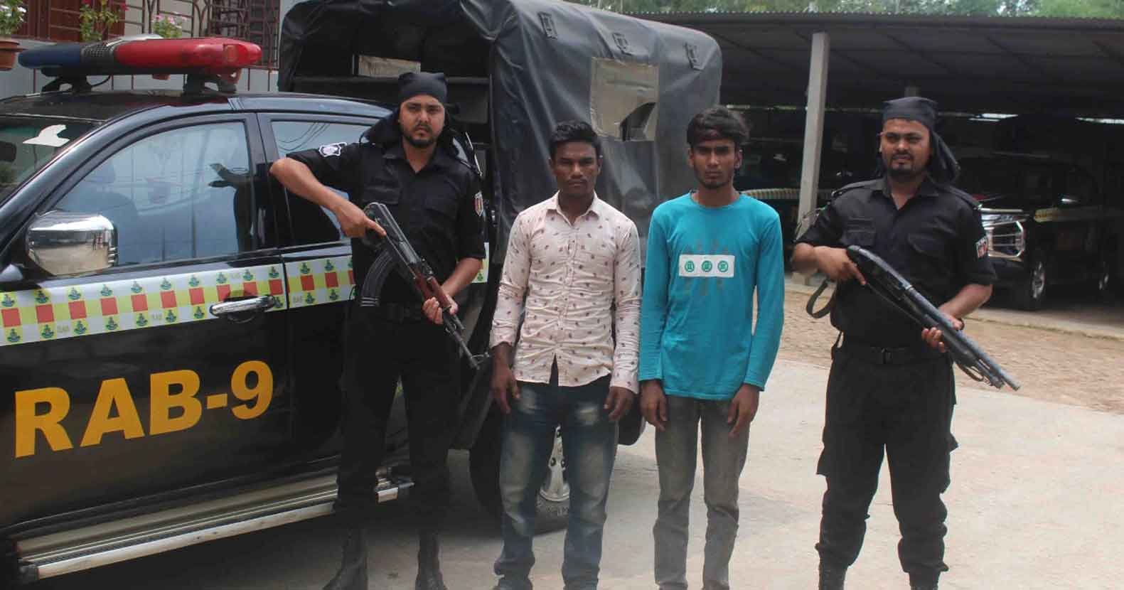 চুনারুঘাটে গাঁজাসহ দুই মাদক ব্যবসায়ী গ্রেফতার চুনারুঘাটে গাঁজাসহ দুই মাদক ব্যবসায়ী গ্রেফতার