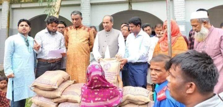 লাখাইয়ে বন্যার্থ ও আশ্রয় কেন্দ্রের শরনার্থীদের মাঝে ত্রান সামগ্রী বিতরণ লাখাইয়ে বন্যার্থ ও আশ্রয় কেন্দ্রের শরনার্থীদের মাঝে ত্রান সামগ্রী বিতরণ