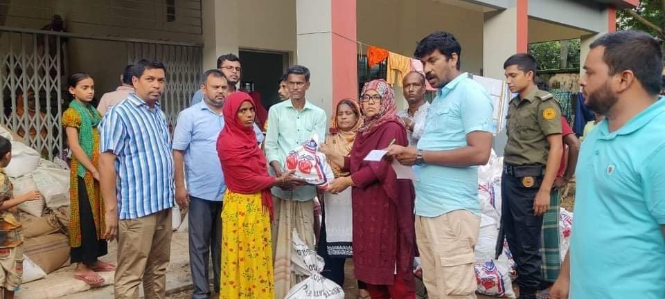 আজমিরীগঞ্জে পৌরসভার পক্ষ থেকে পৌর আশ্রয়ণকেন্দ্র গুলোতে ত্রাণ বিতরণ শুরু আজমিরীগঞ্জে পৌরসভার পক্ষ থেকে পৌর আশ্রয়ণকেন্দ্র গুলোতে ত্রাণ বিতরণ শুরু
