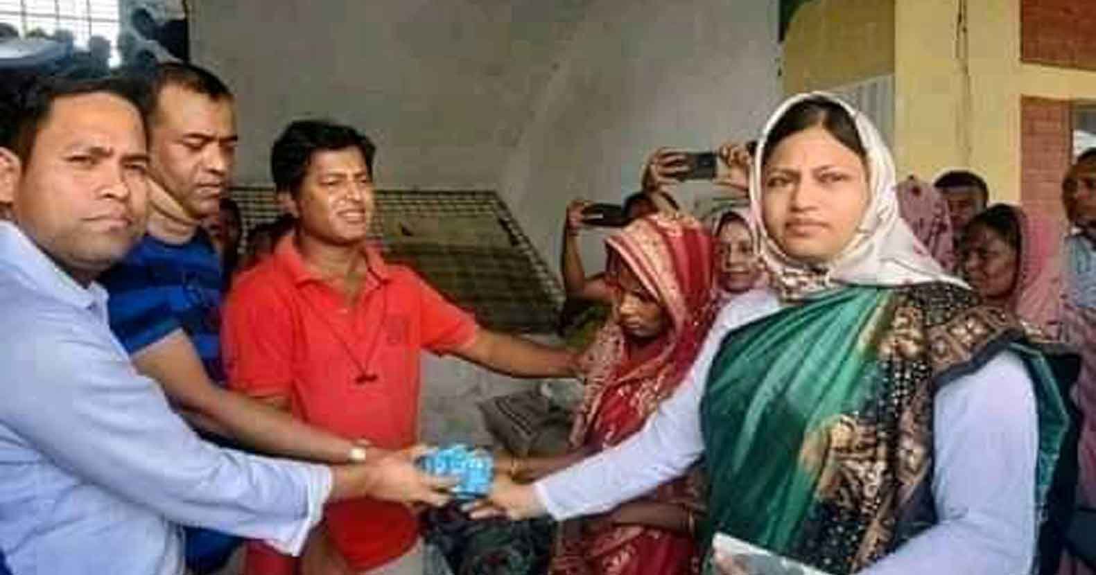 বানিয়াচংয়ে জেলা প্রশাসকের ত্রাণ বিতরণ বানিয়াচংয়ে জেলা প্রশাসকের ত্রাণ বিতরণ
