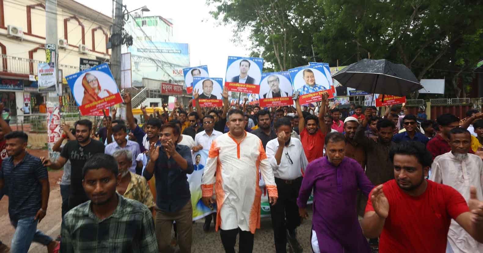 মোতাচ্ছিরুল ইসলামের নেতৃত্বে প্রধানমন্ত্রীকে হত্যার হুমকি ও কটূক্তির প্রতিবাদে বিক্ষোভ