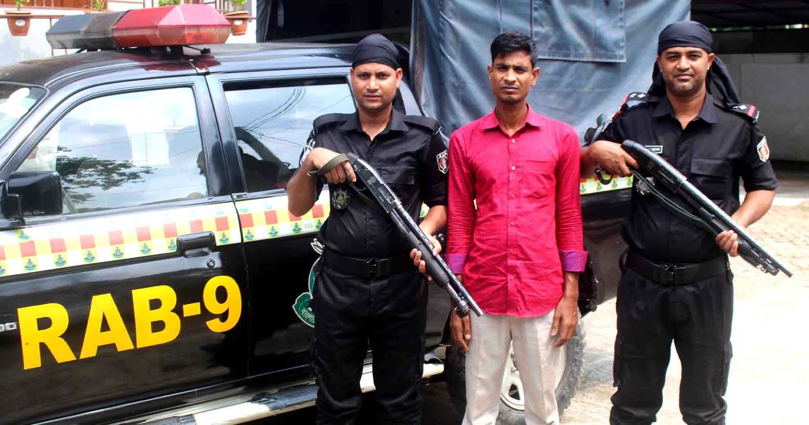 লাখাইয়ে গাঁজা বিক্রির সময় ব্যবসায়ী গ্রেফতার লাখাইয়ে গাঁজা বিক্রির সময় ব্যবসায়ী গ্রেফতার