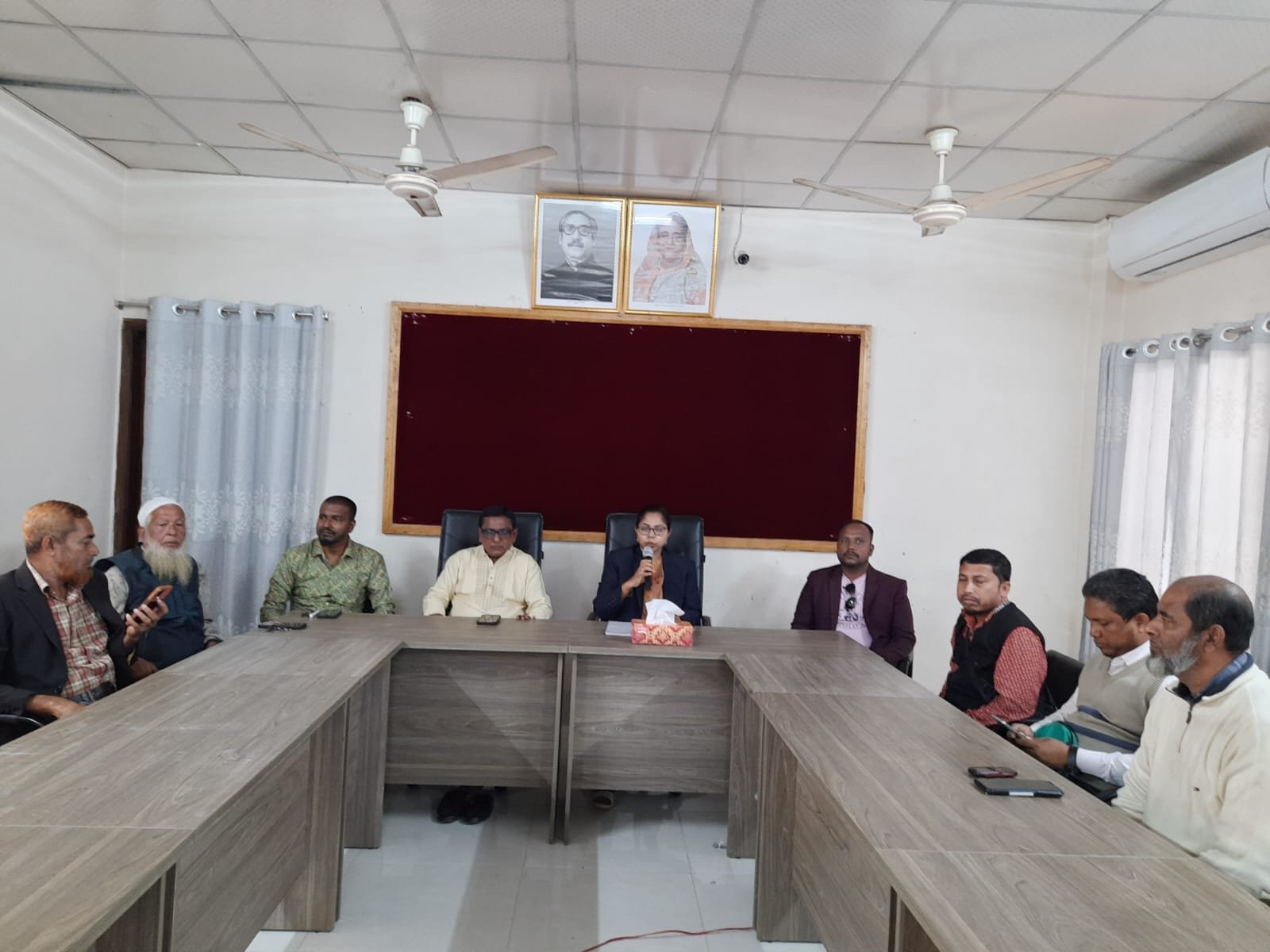 শায়েস্তাগঞ্জ উপজেলা নির্বাহী কর্মকর্তার সাথে সাংবাদিকদের মতবিনিময় শায়েস্তাগঞ্জ উপজেলা নির্বাহী কর্মকর্তার সাথে সাংবাদিকদের মতবিনিময়