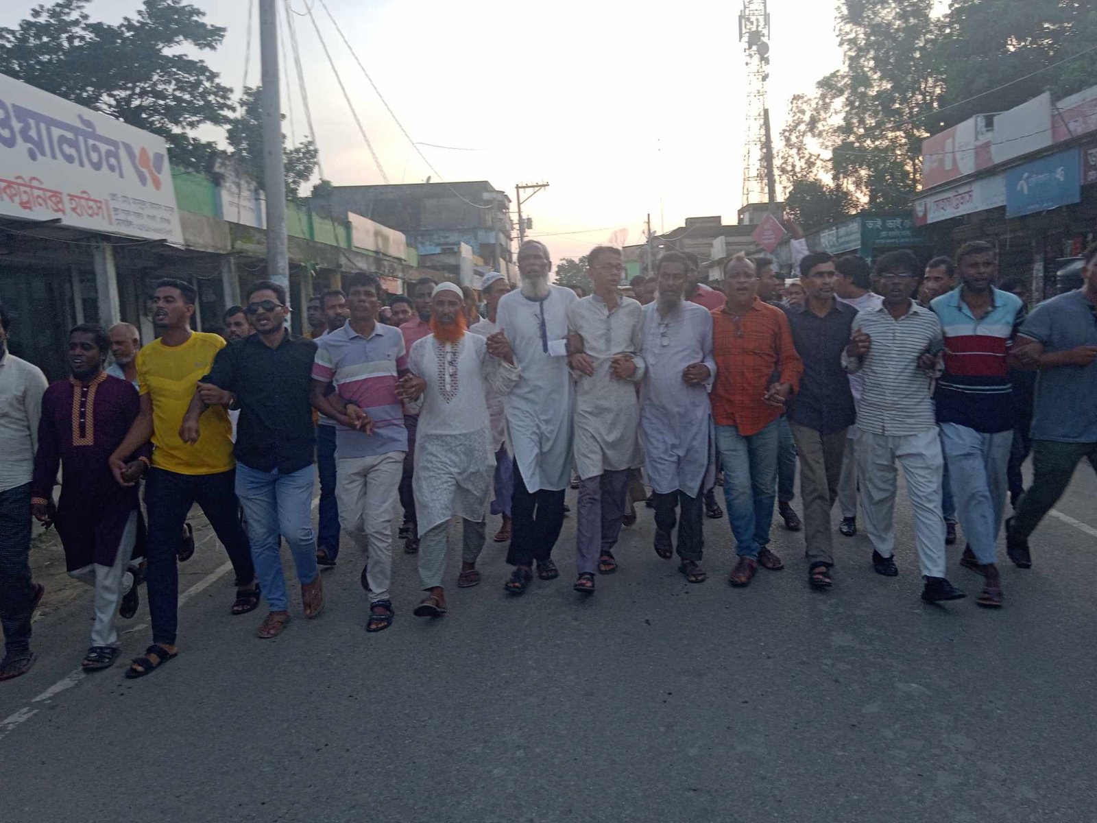 লাখাইয়ে অবস্থান ধর্মঘট ও বিক্ষোভ মিছিল