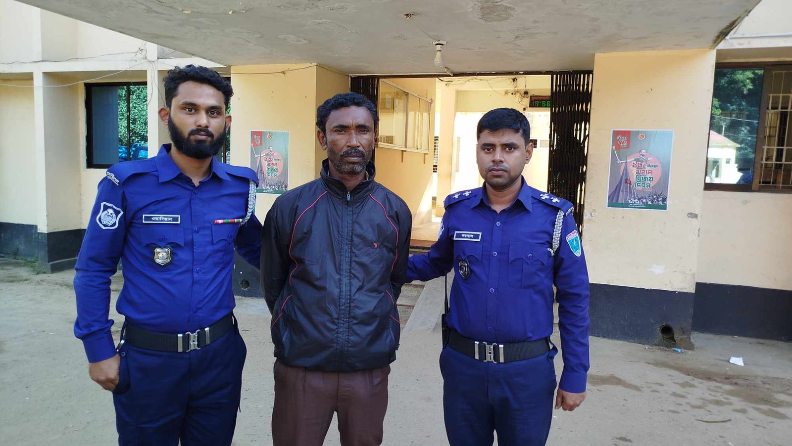সীমান্তের ত্রাস গণধর্ষণ মামলার আসামী আবুল হোসেন আটক