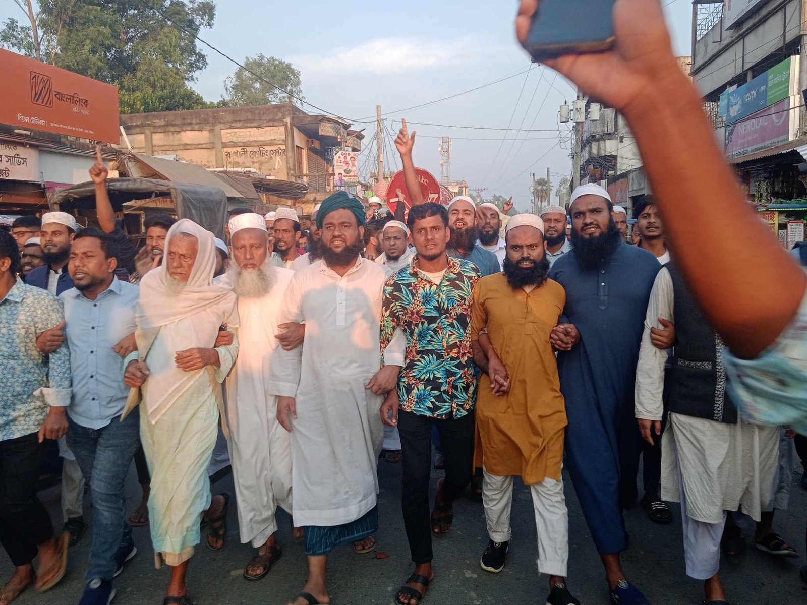 মহানবী (সা.) কে নিয়ে কটূক্তির প্রতিবাদে লাখাইয়ে বিক্ষোভ মিছিল