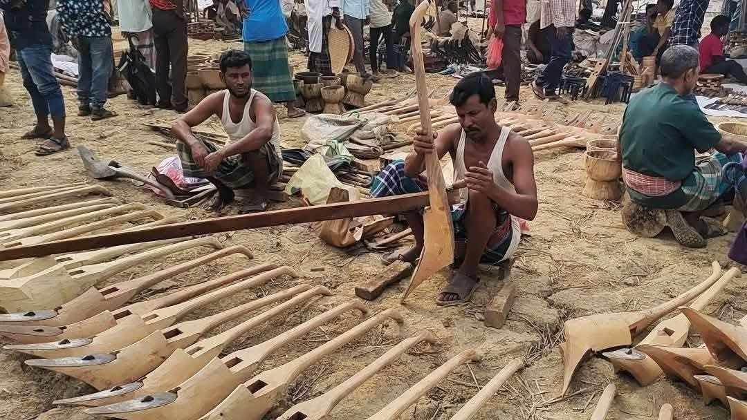 চুনারুঘাটের বৈশাখী মেলায় (বান্নী) কৃষি ও মাছ ধরার পণ্যের সমাহার চুনারুঘাটের বৈশাখী মেলায় (বান্নী) কৃষি ও মাছ ধরার পণ্যের সমাহার