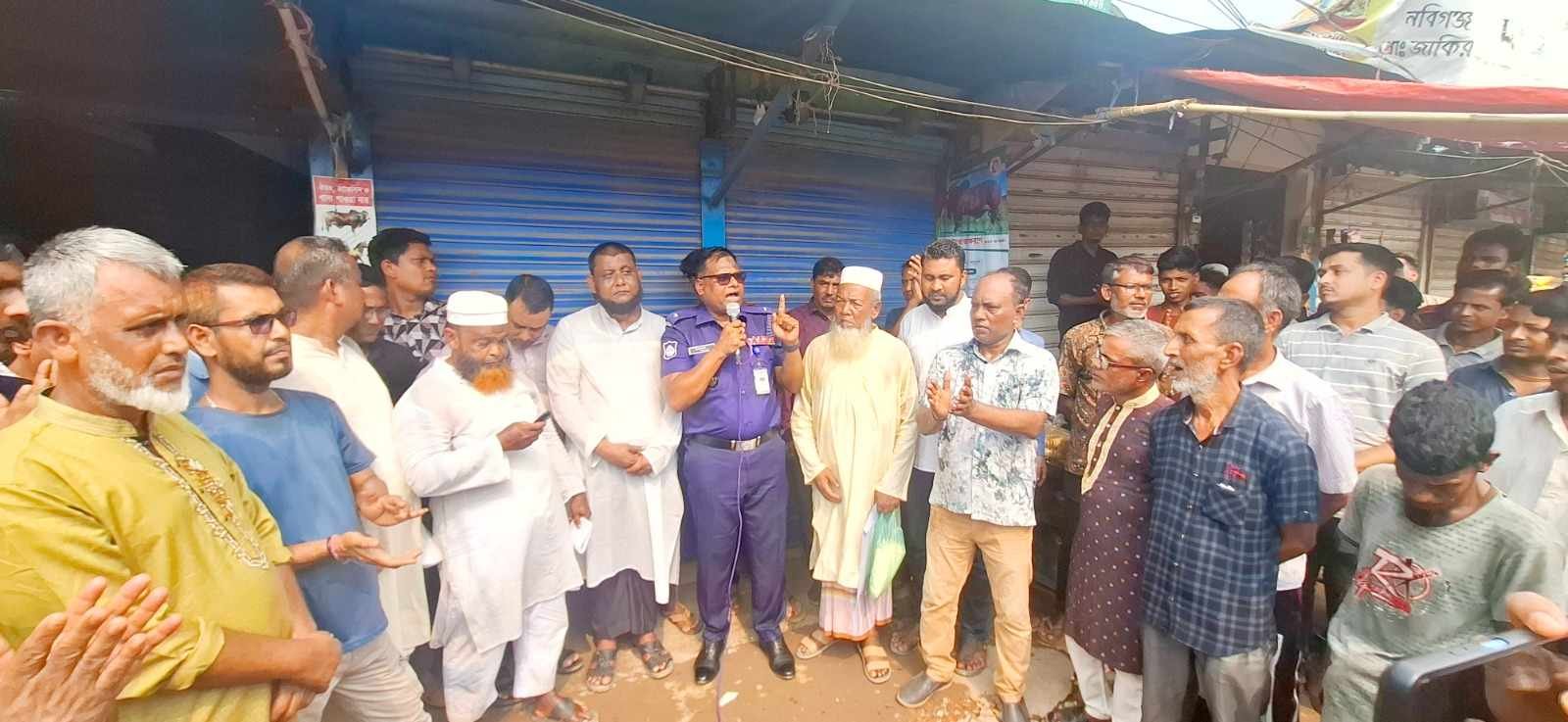 নবীগঞ্জে মাদকসেবী ও চাঁদাবাজদের বিরুদ্ধে দোকানপাট বন্ধ করে ব্যবসায়ীদের মানববন্ধন নবীগঞ্জে মাদকসেবী ও চাঁদাবাজদের বিরুদ্ধে দোকানপাট বন্ধ করে ব্যবসায়ীদের মানববন্ধন