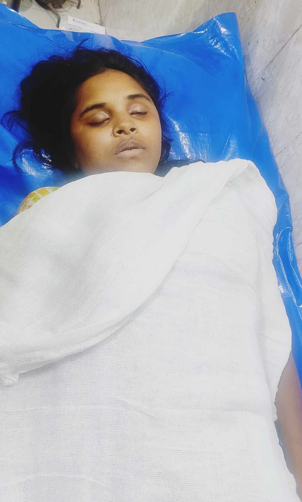 নবীগঞ্জে রহস্যজনকভাবে ৩ সন্তানের জননীর মৃত্যু — হত্যা না আত্মহত্যা? এলাকায় গুঞ্জন নবীগঞ্জে রহস্যজনকভাবে ৩ সন্তানের জননীর মৃত্যু — হত্যা না আত্মহত্যা? এলাকায় গুঞ্জন
