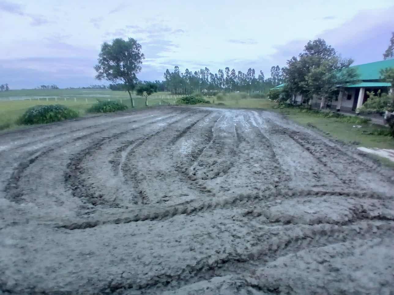 লাখাইয়ে কলেজের মাঠে ধান চাষের প্রস্তুতি, সাংবাদিককে বিদ্যুৎ বিল দেওয়ার চাপ অধ্যক্ষের লাখাইয়ে কলেজের মাঠে ধান চাষের প্রস্তুতি, সাংবাদিককে বিদ্যুৎ বিল দেওয়ার চাপ অধ্যক্ষের