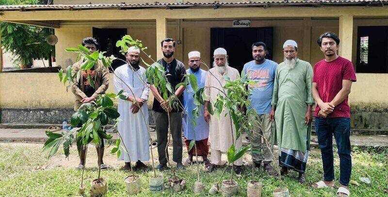 সিলেট বিভাগজুড়ে ১০ হাজার বৃক্ষরোপণের অভিযান শুরু সিলেট বিভাগজুড়ে ১০ হাজার বৃক্ষরোপণের অভিযান শুরু