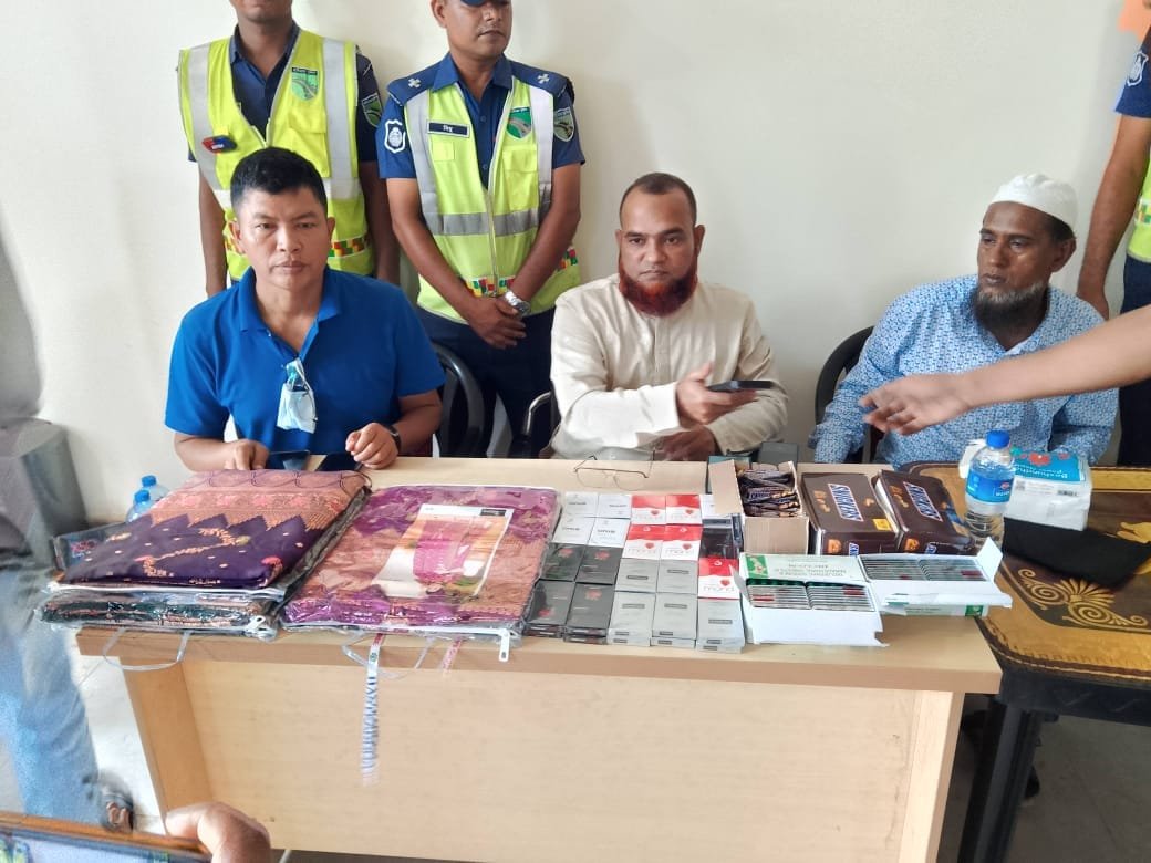শায়েস্তাগঞ্জে ভারতীয় পণ্য এবং কাভার্ড ভ্যানসহ যুবক আটক শায়েস্তাগঞ্জে ভারতীয় পণ্য এবং কাভার্ড ভ্যানসহ যুবক আটক