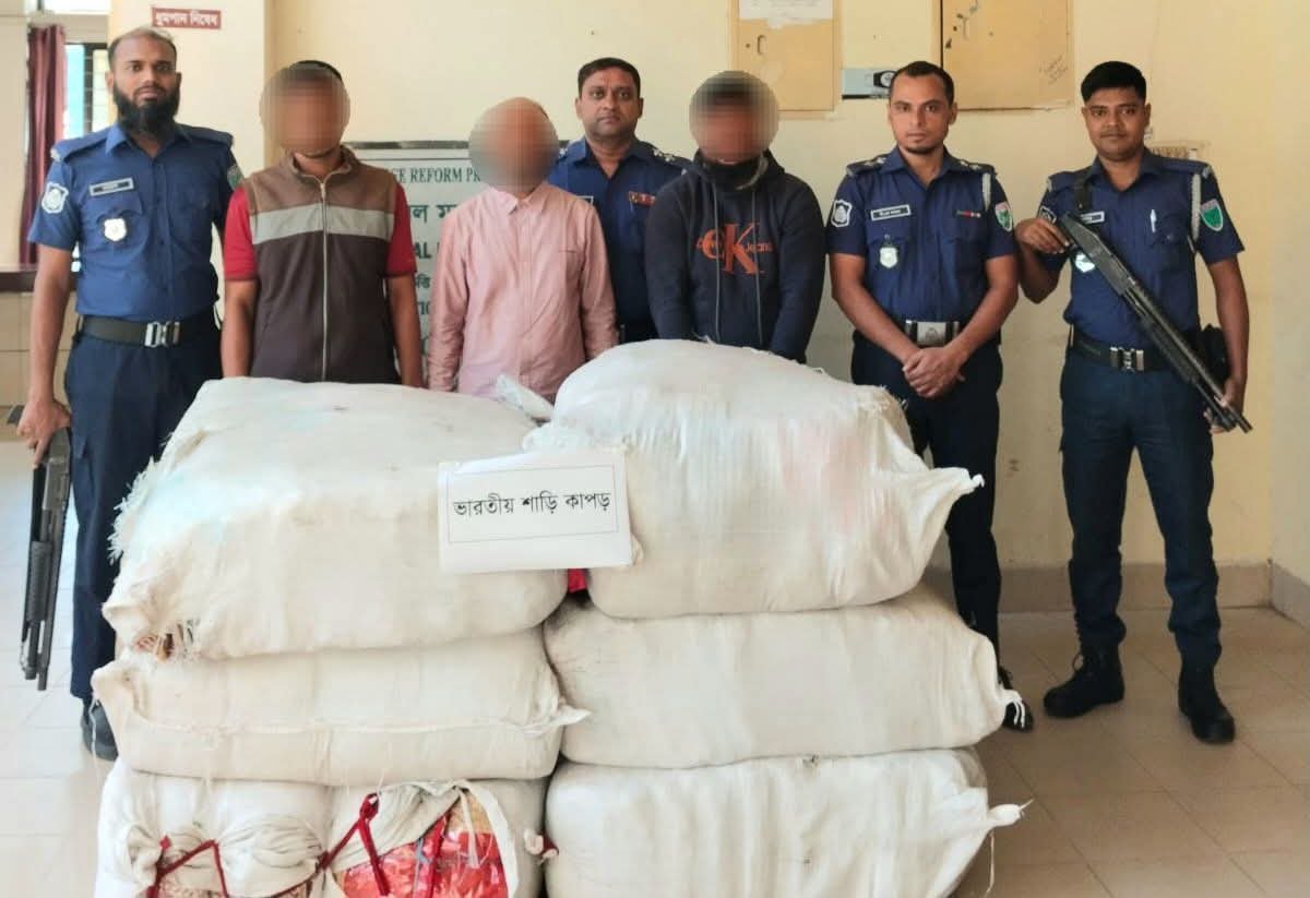 বাহুবলে পুলিশের অভিযানে ২৫৫ পিস ভারতীয় শাড়ীসহ ৩ জন আটক বাহুবলে পুলিশের অভিযানে ২৫৫ পিস ভারতীয় শাড়ীসহ ৩ জন আটক