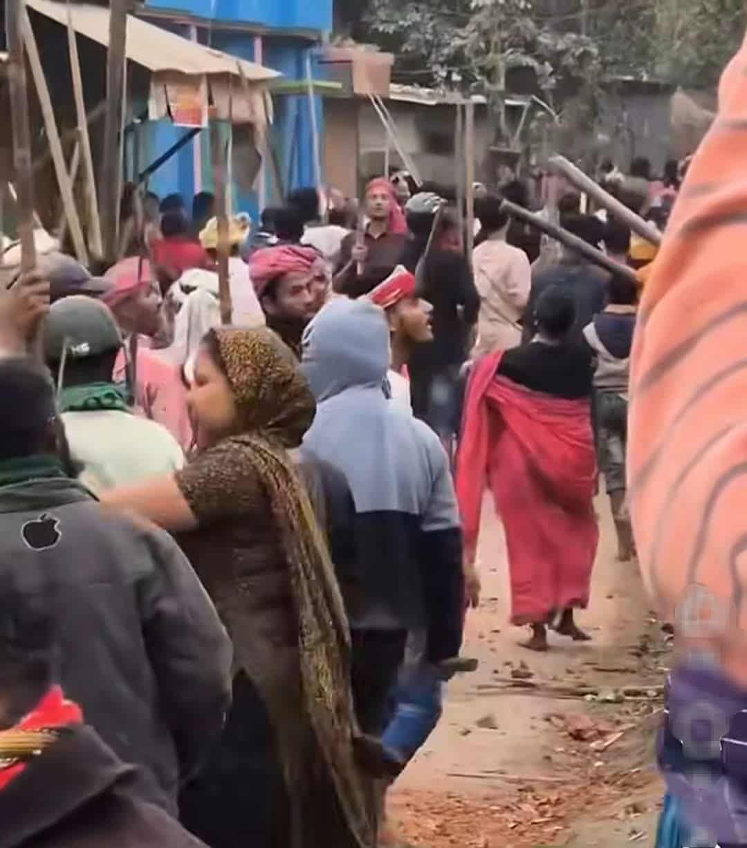 লাখাইয়ে হাঁস কে কেন্দ্র করে সংঘর্ষ ; আহত ২৫ লাখাইয়ে হাঁস কে কেন্দ্র করে সংঘর্ষ ; আহত ২৫