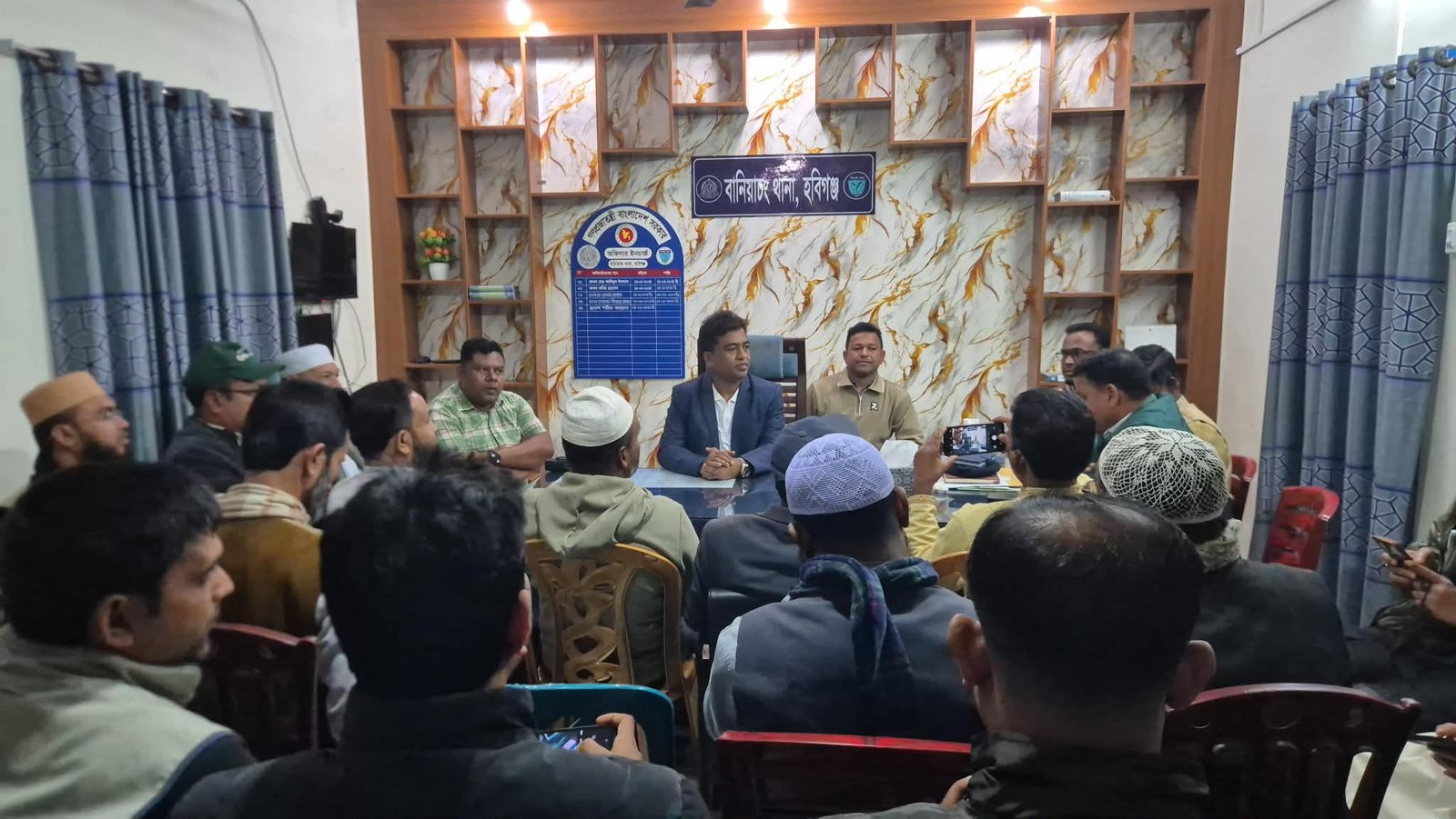 বানিয়াচংয়ের সাংবাদিকদের সাথে নবাগত ওসির মতবিনিময়।