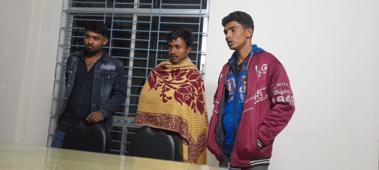 চুনারুঘাটে ডায়না ট্রাক ভর্তি বিপুল কাঠসহ ৩ জন আটক চুনারুঘাটে ডায়না ট্রাক ভর্তি বিপুল কাঠসহ ৩ জন আটক