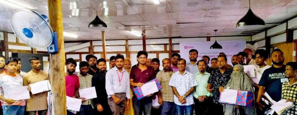 অধিক দুধ উৎপাদন ও লাভজনক খামার গঠনে খামারিদের প্রশিক্ষণ অধিক দুধ উৎপাদন ও লাভজনক খামার গঠনে খামারিদের প্রশিক্ষণ