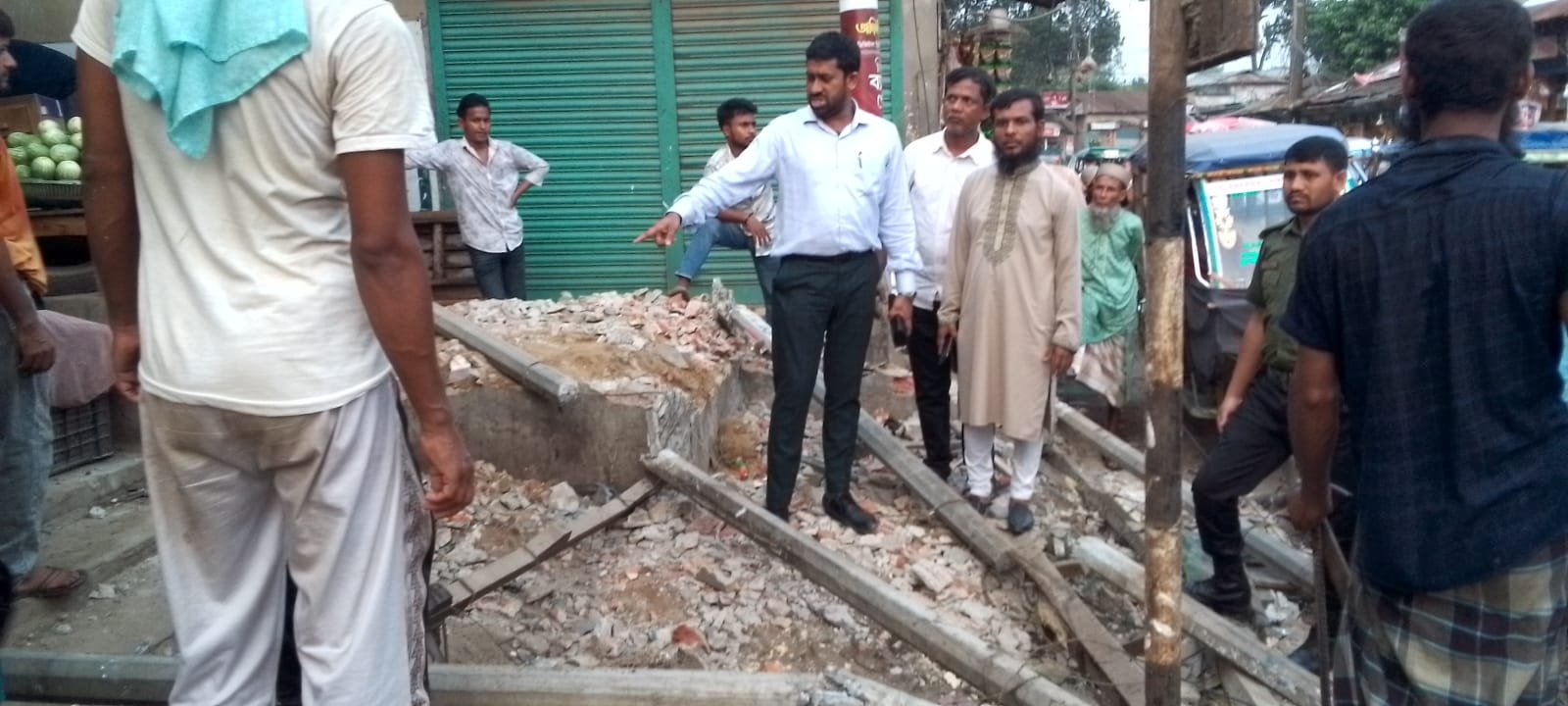 শায়েস্তাগঞ্জে অবৈধ দোকান উচ্ছেদ অভিযান পরিচালিত শায়েস্তাগঞ্জে অবৈধ দোকান উচ্ছেদ অভিযান পরিচালিত