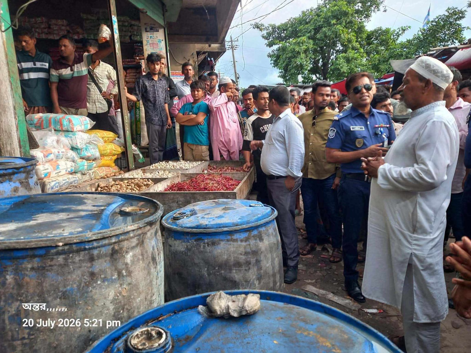 লাখাইয়ের বুল্লাবাজারে ভ্রাম্যমাণ আদালতের অভিযান