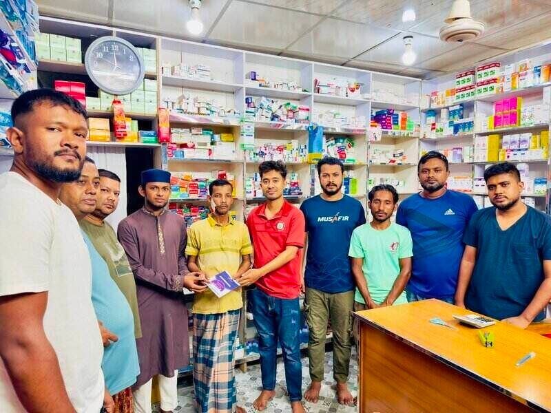 ক্যান্সার আক্রান্ত শফিকের কঠিন সময়ে পাশে মোফাজ্জল হোসেন ইমন, সহায়তায় এগিয়ে আসছেন আরও অনেকে
